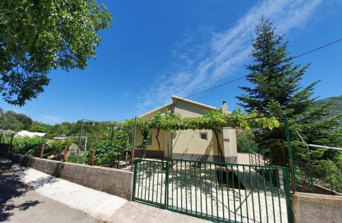 Rastovac House | Malena