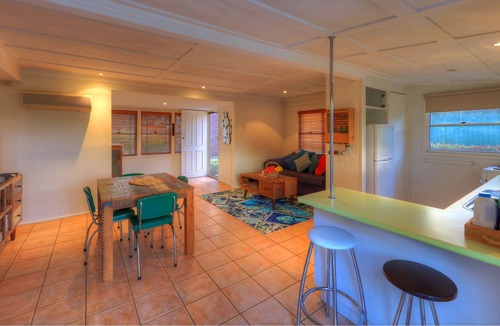 Maleny Cottage | Maleny self contained Cottage & outdoor spa, walk to village cafes & restaurants
