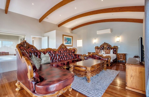 Maleny Hotel | Maleny Terrace Cottages