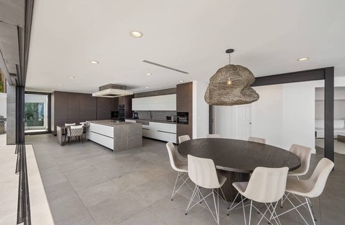 Eastern Malibu House | Malibu Oceana Bleu by Stay Awhile Villas
