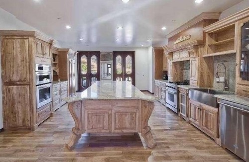 Central Malibu Villa | Malibu Tuscany Paradise Spacious Villa Swim Pool private gated,&3 mints to Beach