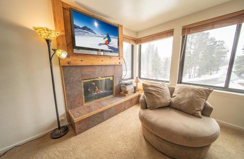 Lakeside Village House | Mall 1421 by SummitCove Lodging