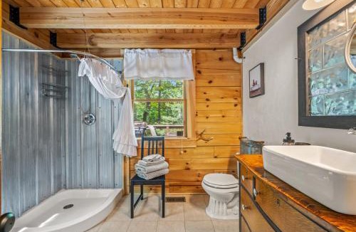 Berkeley Springs House | Mallard Creek Cabin - Firepit - Kitchenette - Large Deck - Gas Grill