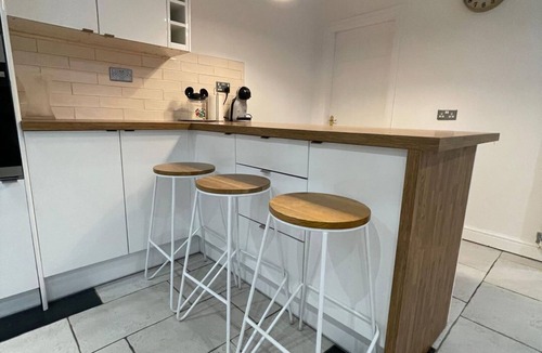 Ashton-under-Lyne House | Mallison Cottage, Ashton-Under-Lyne