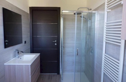 Galliate Apartment | Malpensa-Milano, Terrazza, 2 Bagni