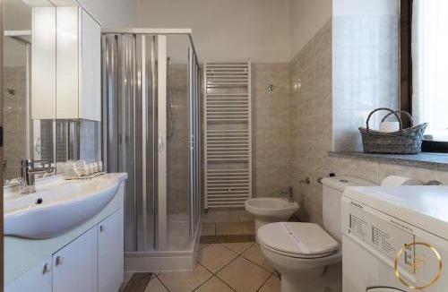 Somma Lombardo Apartment | Malpensa Studio by RentMax, 8 min from MXP Airport