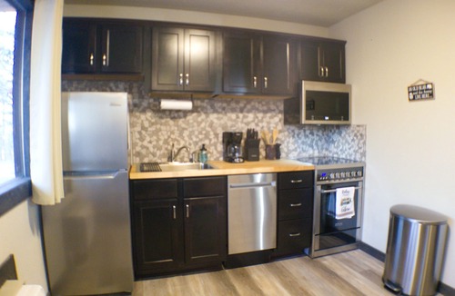 Branson West Cabin | Mama Bear Cabin 2 - Community pool and hottub.