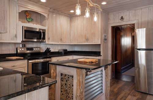 Atlantic Beach House | Mama's Cottage: 6 Bedrooms, 2 Baths, Oceanview House