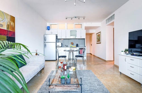 Jaffa Apartment | MAMAD - Deluxe 2BD Jaffa Dreams W Pool & Parking