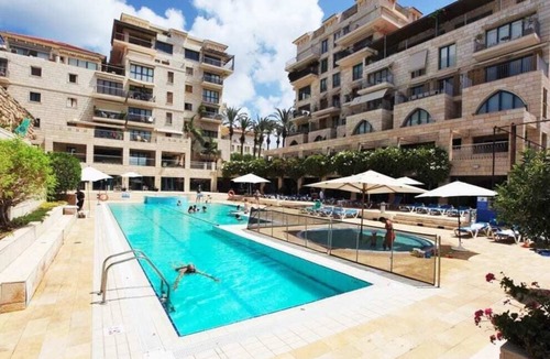 Jaffa Apartment | MAMAD - Deluxe 2BD Jaffa Dreams W Pool & Parking