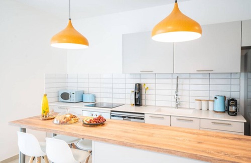 Tel Aviv Apartment | Mamad Sunlit Elegant 3BR Stay with Mamad