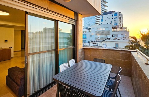 Tel Aviv Promenade Apartment | Mamad Upscale Home Balcony, Parking Next To Beach