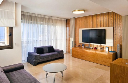 Tel Aviv Promenade Apartment | Mamad Upscale Home Balcony, Parking Next To Beach
