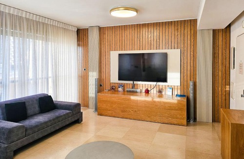 Tel Aviv Promenade Apartment | Mamad Upscale Home Balcony, Parking Next To Beach