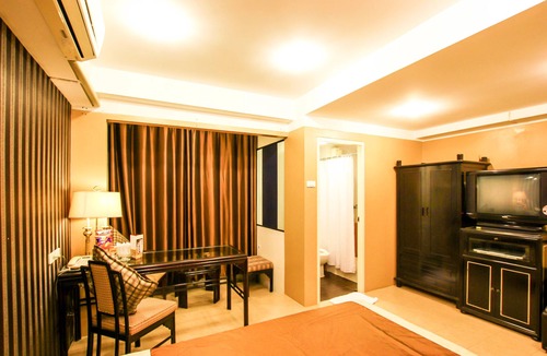 Talat Khwan Hotel | MAMBA and Baan Aranya Serviced Apartment