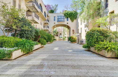 Jerusalem City Centre Apartment | Mamilla Pool - David's Village - Jerusalem-Rent