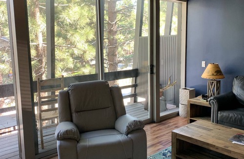 Mammoth Lakes Condo | Mammoth 3 BD 2 BA Condo with Balcony, Patio - Pet Friendly