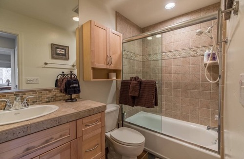 Majestic Pines Condo | Mammoth Basecamp Views & Close to Village & Eagle A/C & Fireplace