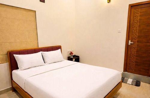 Vayittiri Hotel | Mamoksha Riverdale