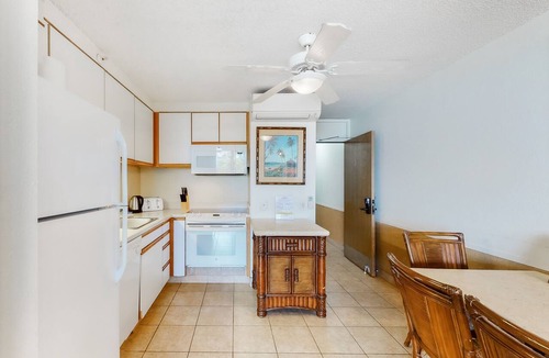 Kihei Condo | Mana Kai Maui Resort condo near beaches & waves with pool