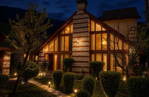 Simsa Village Hotel | Manali 3 Bedroom Independent Heritage villas near private Volvo Bus Stand, Manali