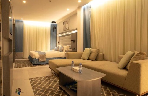 Sari Street Hotel | Manazeli Al Corniche Hotel
