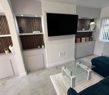 Belle Vue House | Manchester Luxe Retreat