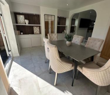Belle Vue House | Manchester Luxe Retreat