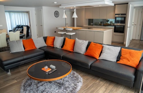 Timperley Villa | Manchesters Hidden Gem
