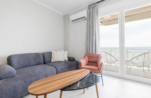 Neoi Epivates Apartment | Manda Ray Seafront Apartment Endless Blue View