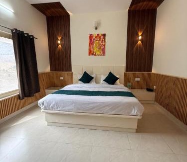 Gobind Dham Hotel | Mandola Stays