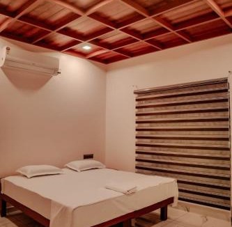 Munroe Island House | Mangalath Holidays