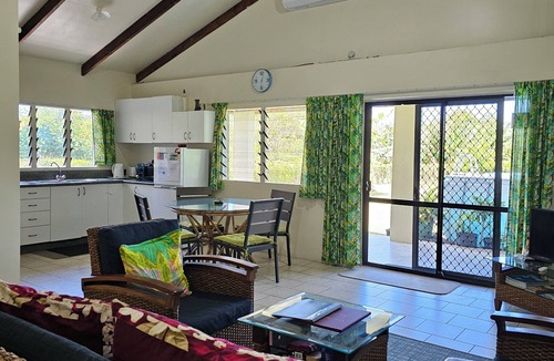 Ngatangiia Cottage | Mango Cottage with AC, Unlimited Wifi, Plunge pool