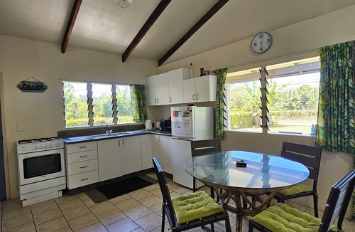 Ngatangiia Cottage | Mango Cottage with AC, Unlimited Wifi, Plunge pool