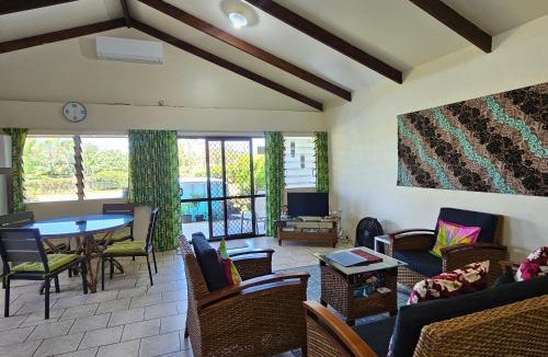 Ngatangiia House | Mango Cottage with AC, Unlimited Wifi and Private pool