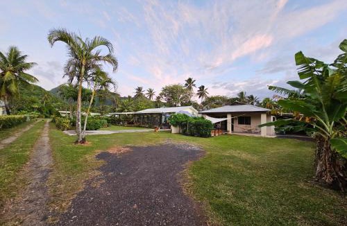 Ngatangiia House | Mango Cottage with AC, Unlimited Wifi and Private pool