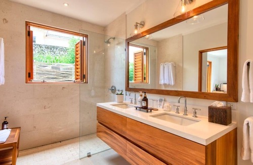 Silver Sands House | Mango Hill 4- Only Minutes walk to the beach! Staffed! Gated Communit!y! Pool