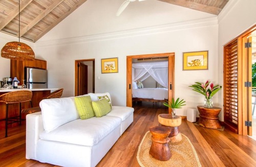 Duncans House | Mango Hill 5 Minutes walk to the beach! Staffed! Gated Communit!y! Pool