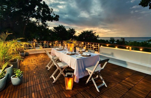 Duncans House | Mango Hill 5 Minutes walk to the beach! Staffed! Gated Communit!y! Pool