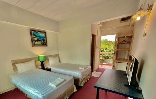 Chana Songkhram Hotel | MANGO Lagoon Place