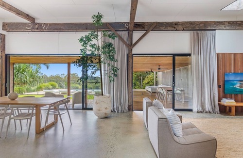 Bangalow House | Mango Packing Shed by Contemporary Hotels