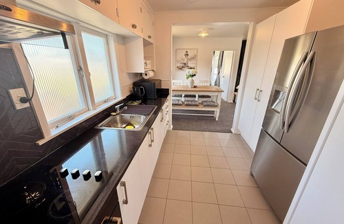 Mangakino House | Mango Point – Renovated Family Bach, Big Yard & Boat Parking a minute from Lake