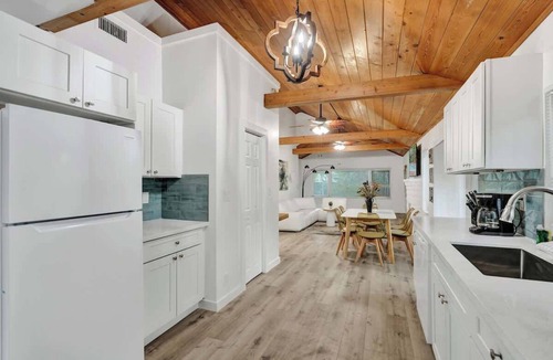 Sailboat Bend House | Mango Tropical Oasis 2BR House and Pool
