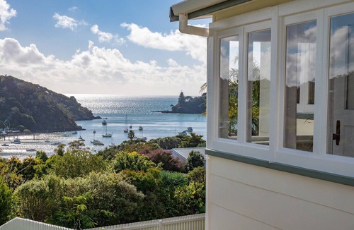 Mangonui Cottage | Mangonui Character Cottage - harbour views - walk to village