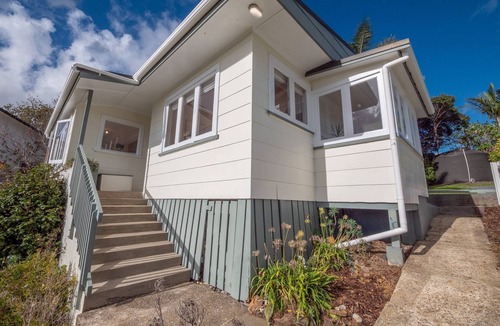 Mangonui Cottage | Mangonui Character Cottage - harbour views - walk to village