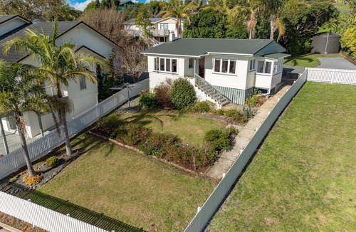 Mangonui Cottage | Mangonui Character Cottage - harbour views - walk to village