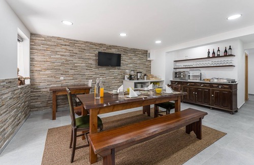 Mangualde Apartment | Mangualde Luxe Retreat