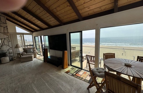 El Porto Condo | Manhattan Beach Strand penthouse