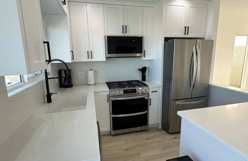 El Porto Apartment | Manhattan Beach Modern Panoramic Sea View