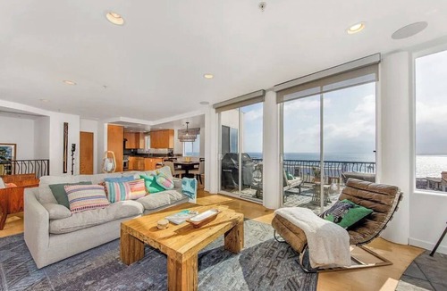 Sand Section House | Manhattan Beach Surf Haven